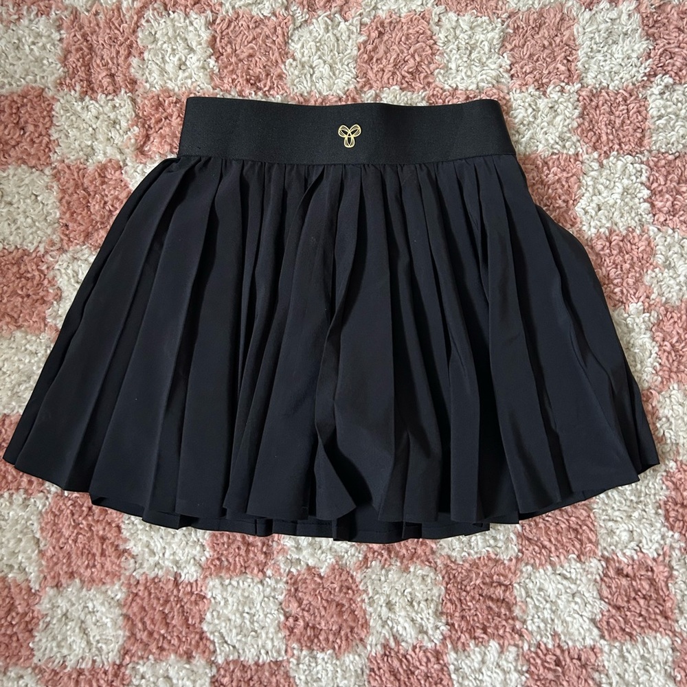 Aritzia Golden Black Pleated Skort